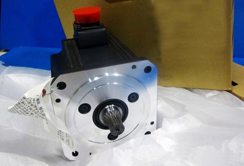 Neuer Mitsubishi SERVO MOTOR HC-SF153X-S2 in Box HCSF153XS2