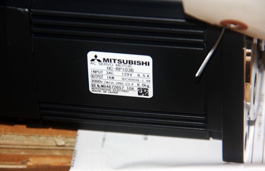 Neuer Mitsubishi SERVO MOTOR HC-RP103B in Box HCRP103B
