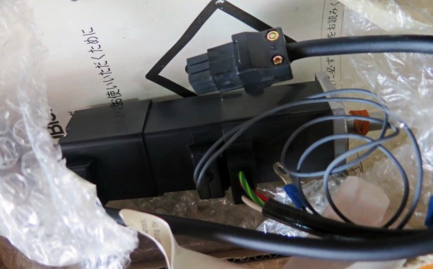 NEW&ORIGINAL Mitsubishi servo motor HC-MF13B in box HCMF13B