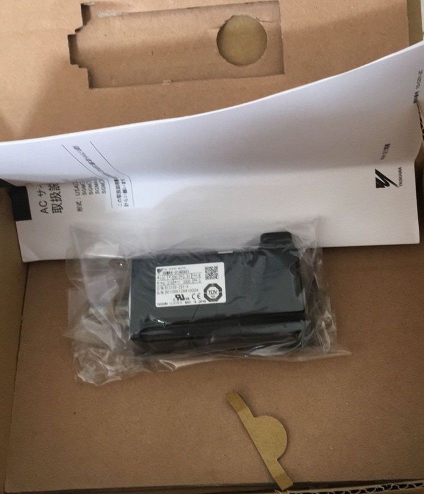 Yaskawa SERVO MOTOR SGMAH-01AAA4CH SGMAH01AAA4CH in box