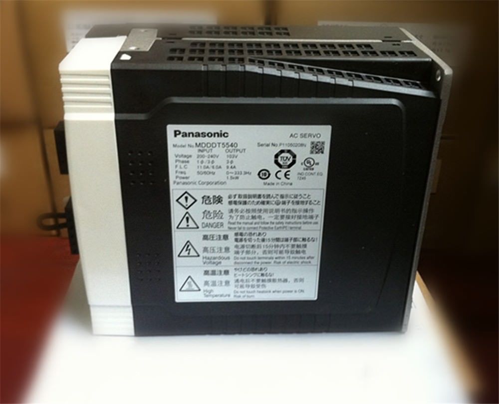 NEU PANASONIC AC-Servoantrieb MDDDT5540 im Karton