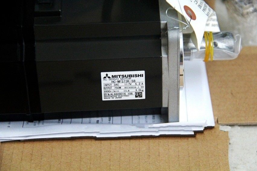 Brandneuer Mitsubishi Servomotor HC-MFS73-S8 IM KARTON HCMFS73S8