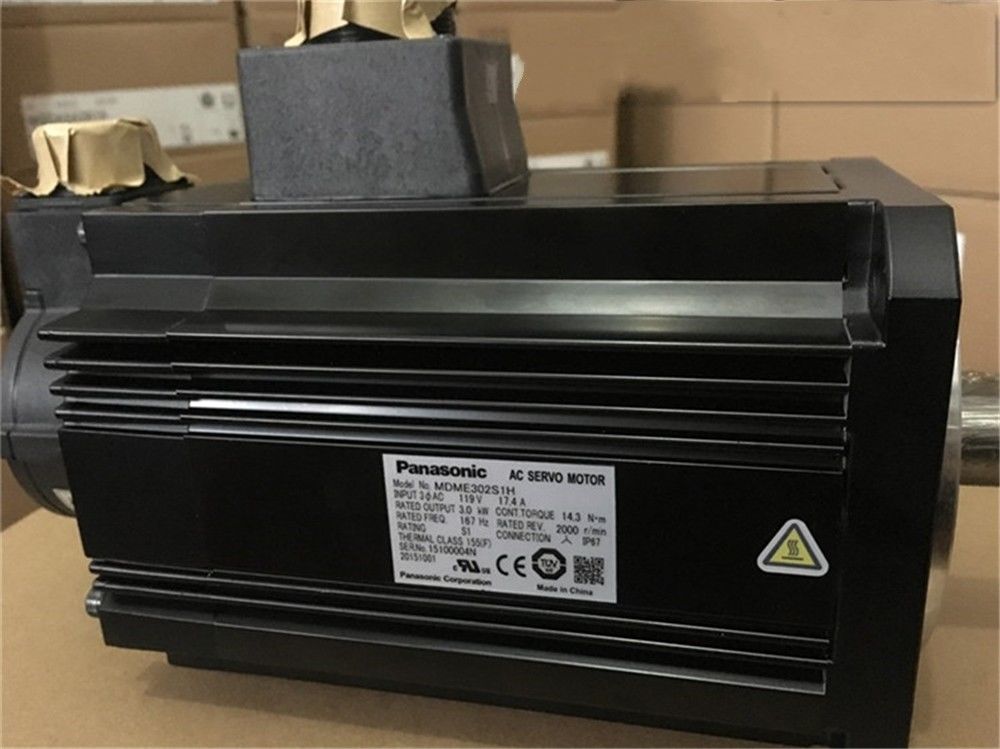 NEUER PANASONIC AC-Servomotor MDME302S1H im Karton