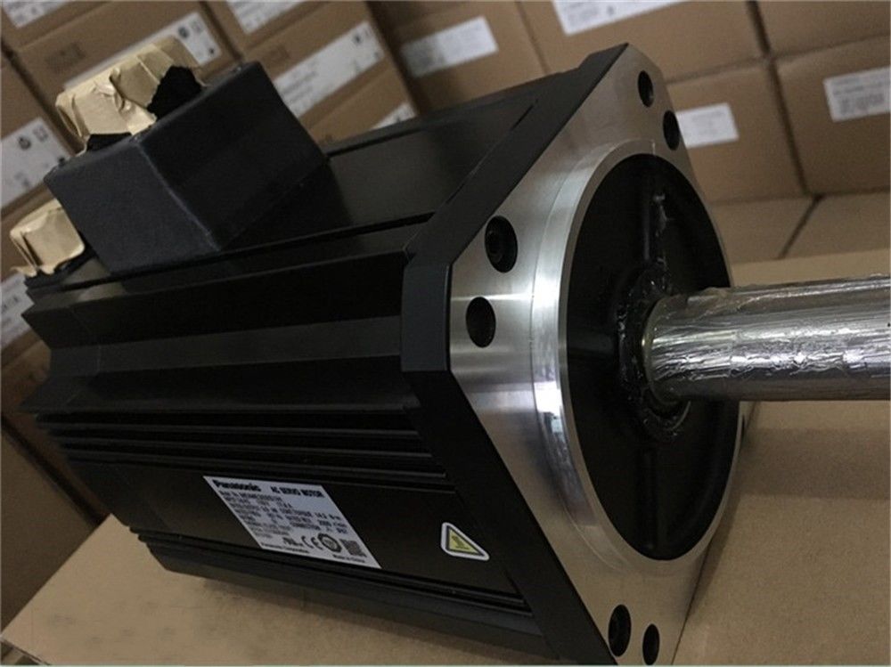 NEUER PANASONIC AC-Servomotor MDME302S1H im Karton
