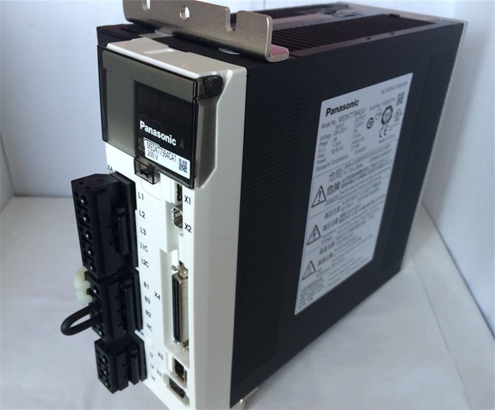 Neuer PANASONIC 3-Phasen-200-V-AC-Servoantrieb MEDKT7364CA1