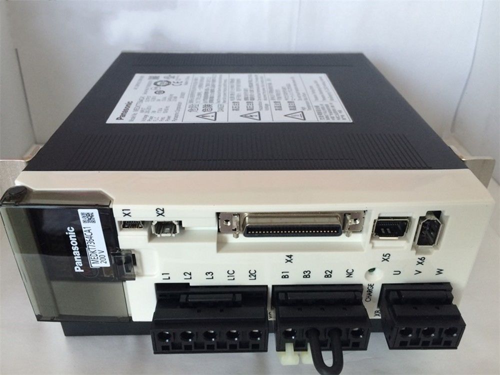 Neuer PANASONIC 3-Phasen-200-V-AC-Servoantrieb MEDKT7364CA1